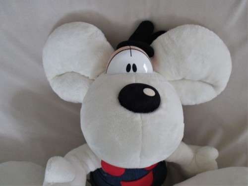 AN ABSOLUTELY ENORMOUS COLLECTABLE DIDDL MOUSE