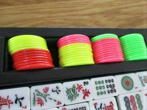 NOT OFTEN FOUND! COMPLETE CHINESE MAHJONG BOARD GAME IN CASE!