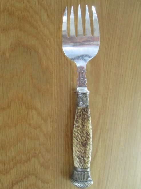 ORNATE VINTAGE HALLMARKED ELECTROPLATE SILVER FISH SERVER SET