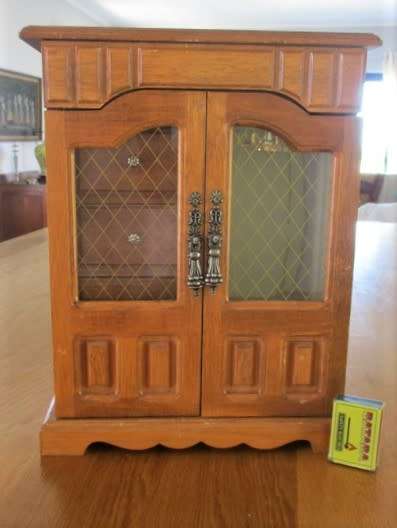 A LOVELY LARGE WOODEN DOUBLE DOOR JEWELLERY 'WARDROBE'/CABINET