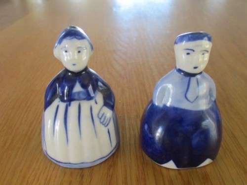 SMALL VINTAGE/ANTIQUE BLUE AND WHITE DUTCH SALT AND PEPPER SHAKERS - MARKED ON BASES