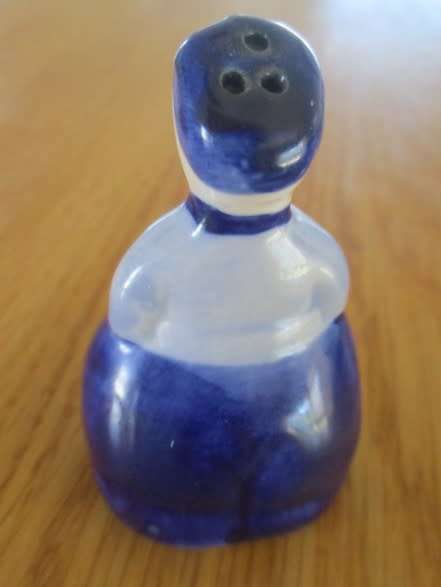 SMALL VINTAGE/ANTIQUE BLUE AND WHITE DUTCH SALT AND PEPPER SHAKERS - MARKED ON BASES