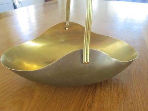 A MOST UNUSUAL AND VERY PRETTY VINTAGE BRASS FRUIT BOWL - MARKED ON BASE