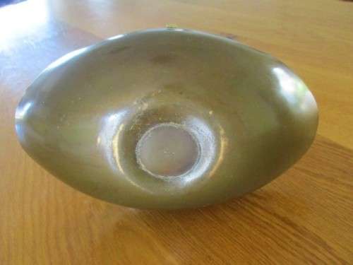 A MOST UNUSUAL AND VERY PRETTY VINTAGE BRASS FRUIT BOWL - MARKED ON BASE