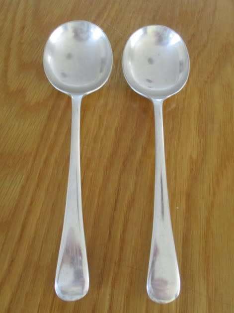 A JOB LOT OF VINTAGE SILVER PLATED ITEMS