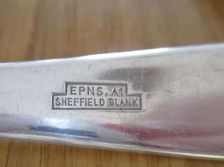 A JOB LOT OF VINTAGE SILVER PLATED ITEMS