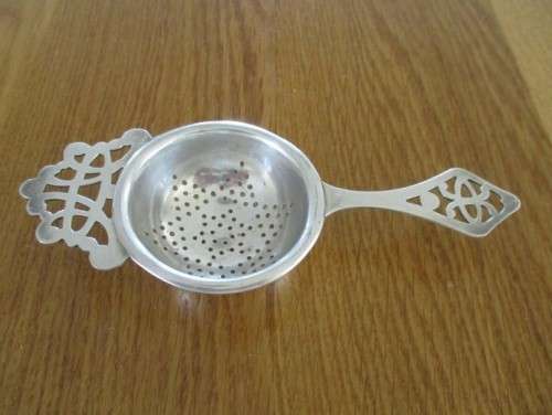 A JOB LOT OF VINTAGE SILVER PLATED ITEMS