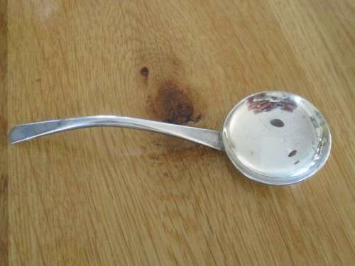 A JOB LOT OF VINTAGE SILVER PLATED ITEMS