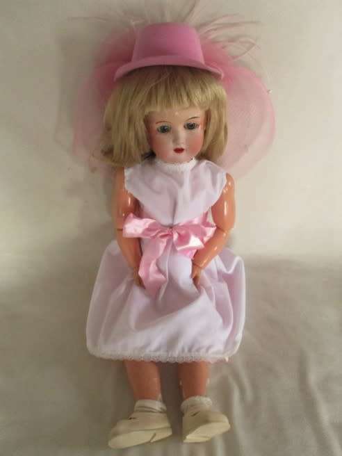 ANTIQUE 58CM TALL GERMAN? DOLL WITH BISQUE HEAD, COMPOSITION BODY, BALL JOINTED ELBOWS AND KNEES!!