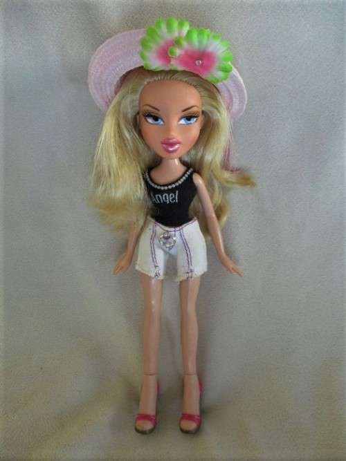 BEAUTIFUL 2001 MGA BRATZ DOLL IN GREAT CONDITION