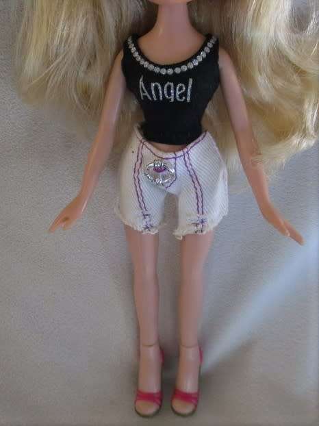 BEAUTIFUL 2001 MGA BRATZ DOLL IN GREAT CONDITION