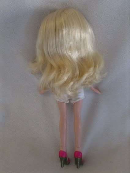 BEAUTIFUL 2001 MGA BRATZ DOLL IN GREAT CONDITION