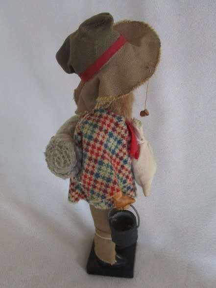 HE'S BEEN ON THE ROAD FOR MANY YEARS - A VINTAGE AUSTRALIAN SWAGMAN