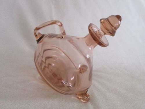 A MOST UNUSUAL CONICAL SHELL-SHAPED 500ML VINTAGE/ANTIQUE PINK GLASS WINE DECANTER - FOSTORIA?