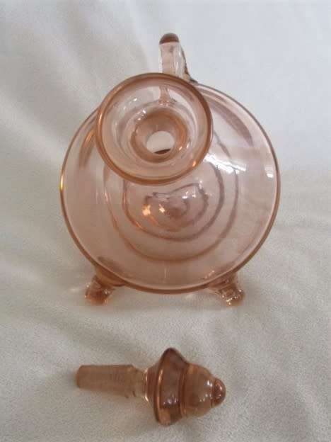 A MOST UNUSUAL CONICAL SHELL-SHAPED 500ML VINTAGE/ANTIQUE PINK GLASS WINE DECANTER - FOSTORIA?