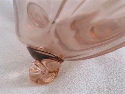 A MOST UNUSUAL CONICAL SHELL-SHAPED 500ML VINTAGE/ANTIQUE PINK GLASS WINE DECANTER - FOSTORIA?
