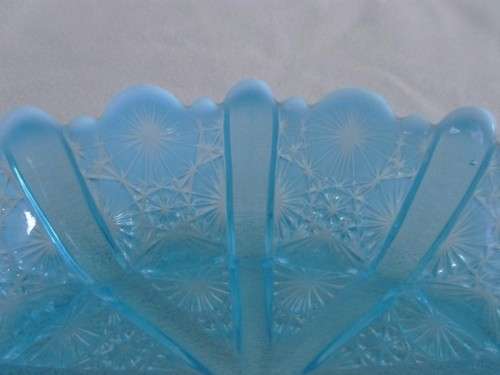 FOR ELEANOR ONLY - AN EXQUISITE VINTAGE FENTON TURQUOISE ART GLASS BON-BON DISH