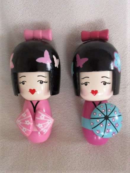 TWO COLLECTABLE WOODEN JAPANESE KOKESHI DOLLS