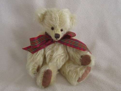 A GORGEOUS SMALL MOHAIR HAND MADE ARTIST'S TEDDY BEAR - FULLY JOINTED