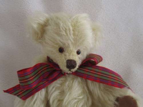 A GORGEOUS SMALL MOHAIR HAND MADE ARTIST'S TEDDY BEAR - FULLY JOINTED