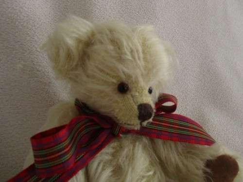 A GORGEOUS SMALL MOHAIR HAND MADE ARTIST'S TEDDY BEAR - FULLY JOINTED