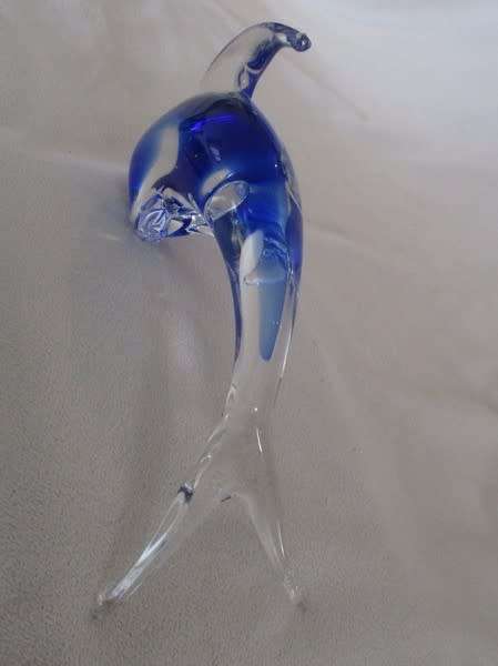 STUNNING LARGE NGWENYA GLASS DOLPHIN (DIFFICULT TO PHOTOGRAPH BUT NO DAMAGE)