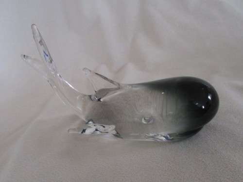 STUNNING LARGE NGWENYA GLASS WHALE (DIFFICULT TO PHOTOGRAPH BUT NO DAMAGE)