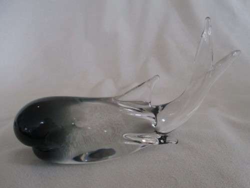 STUNNING LARGE NGWENYA GLASS WHALE (DIFFICULT TO PHOTOGRAPH BUT NO DAMAGE)