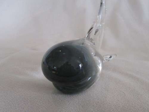 STUNNING LARGE NGWENYA GLASS WHALE (DIFFICULT TO PHOTOGRAPH BUT NO DAMAGE)