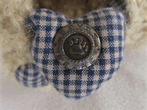 A CUTE FULLY JOINTED MINIATURE BOYDS BEAR WITH BOYDS BUTTON