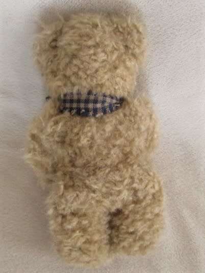 A CUTE FULLY JOINTED MINIATURE BOYDS BEAR WITH BOYDS BUTTON