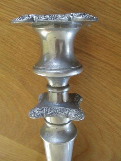 A VINTAGE, HEAVY, ORNATE SILVER PLATED CANDLESTICK - MADE IN ENGLAND