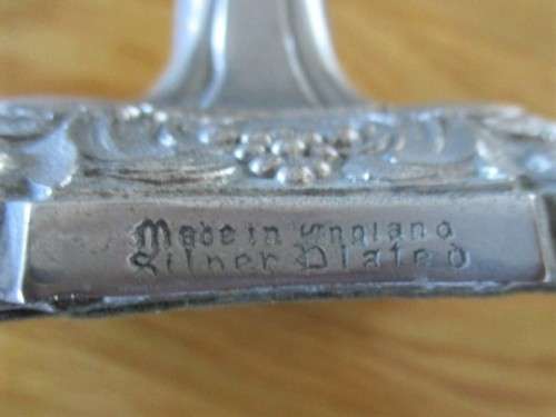 A VINTAGE, HEAVY, ORNATE SILVER PLATED CANDLESTICK - MADE IN ENGLAND