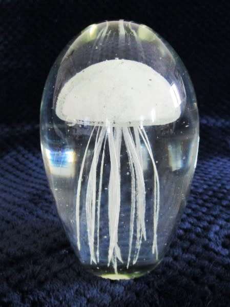 FOR DESIREE ONLY - AN EXQUISITE LARGE GLASS PAPERWEIGHT WITH JELLYFISH DESIGN