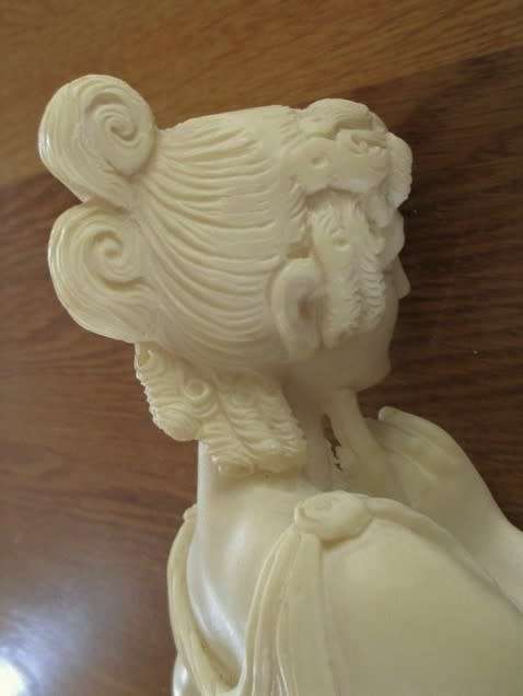 LARGE STATUE OF GRECIAN LADY IN GREAT CONDITION