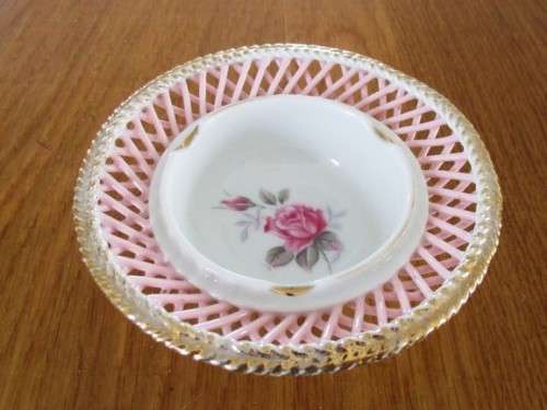 A BEAUTIFUL DELICATE, FEMININE ASHTRAY
