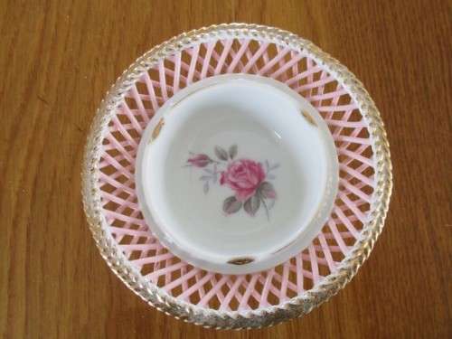 A BEAUTIFUL DELICATE, FEMININE ASHTRAY