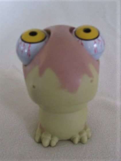 APPARENTLY A `POPPIN PEEPER` STRESS RELIEF BALL - THE WEIRDEST CRAZY, GOOGLY-EYED DINOSAUR I`VE SEEN