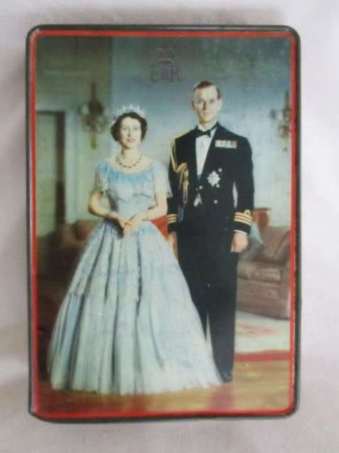 1953 TIN - QUEEN ELIZABETH & PRINCE PHILLIP - MANUFACTURED IN S.A. UNDER LICENCE BY EDWARD SHARP