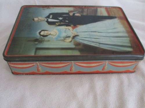 1953 TIN - QUEEN ELIZABETH & PRINCE PHILLIP - MANUFACTURED IN S.A. UNDER LICENCE BY EDWARD SHARP