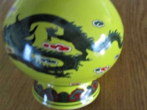 AN ATTRACTIVE 2005 CHINESE RICE WINE? CERAMIC BOTTLE - STILL SEALED - FOR COLLECTION PURPOSES ONLY