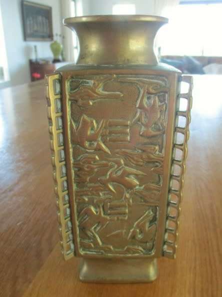 ULTRA RARE - ANTIQUE? CHINESE SOLID, HEAVY (OVER 2KG) BRASS VASE ENGRAVED WITH CRANES - SIGNED