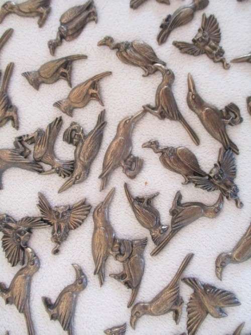 FOR THE CREATIVE SPIRIT - A BATCH OF OVER 200 METAL KNICK KNACKS - BIRDS, EGYPTIAN AND AFRICAN