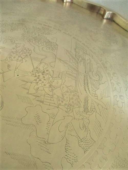 A VERY LARGE, VERY HEAVY ORNATE VINTAGE CHINESE BRASS TRAY ENGRAVED WITH CHILDREN AT PLAY