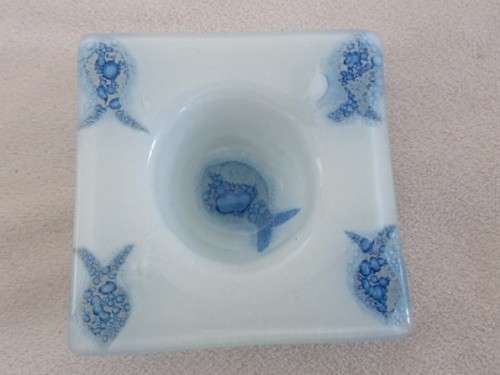 A SMALL PRETTY SQUARE ART GLASS DISH WITH BUBBLY FISHES