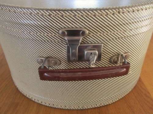 VINTAGE MAX COWELL HAT BOX SUITCASE IN GREAT CONDITION AND STILL WITH KEY