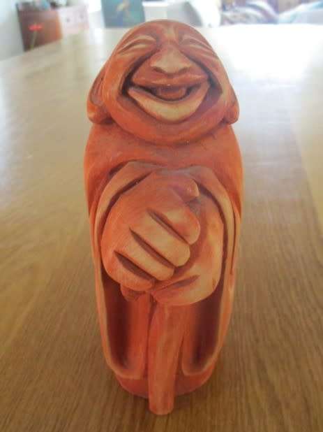 A CUTE 18CM TALL WOODEN BUDDHA WITH LARGE HANDS - UNUSUAL COLOUR