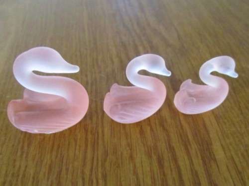 THREE SMALL DUSTY PINK GLASS SWANS - A TOUCH OF CLASS FOR A PRINTER'S TRAY
