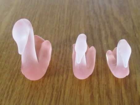 THREE SMALL DUSTY PINK GLASS SWANS - A TOUCH OF CLASS FOR A PRINTER'S TRAY