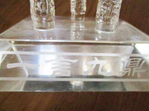 A STUNNING, HEAVY CHINESE GLASS THREE LEGGED CENSER ON STAND - SIGNED